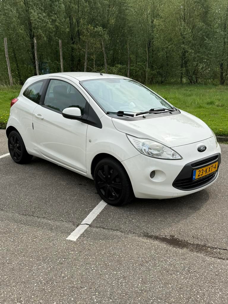Ford Ka 1.2 51KW 2010 met apk enz bieden graag, Auto's, Voorwielaandrijving, 1242 cc, 4 cilinders, 4 stoelen