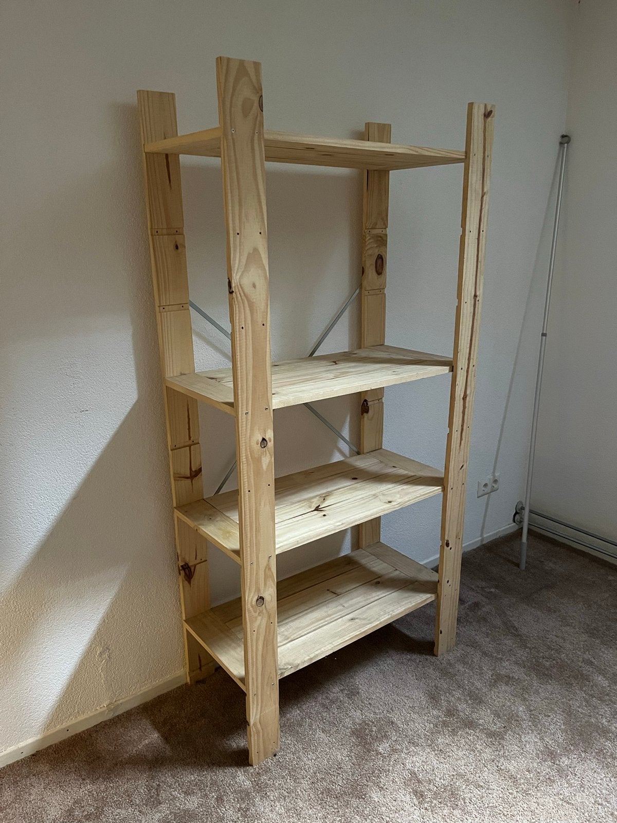 Houten Kast met 4 Planken - Ideaal voor Opslag, Ophalen, Gebruikt