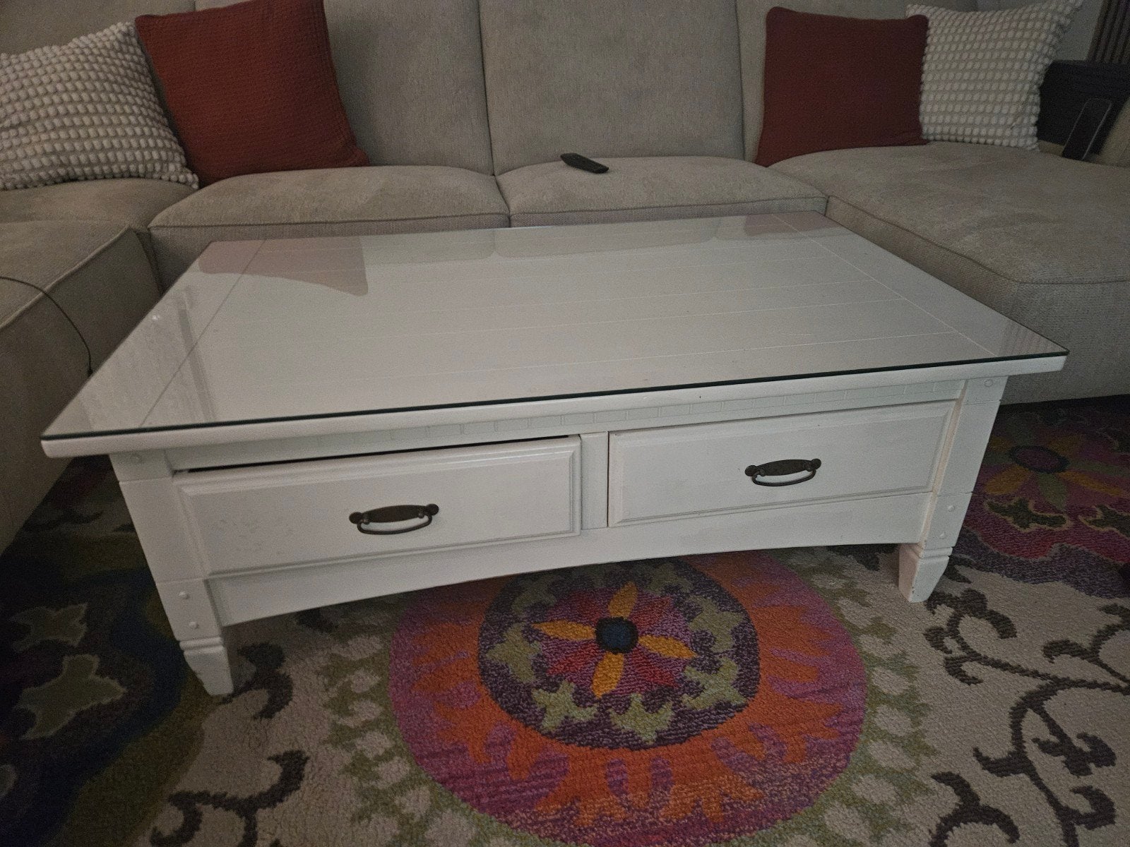 Witte salontafel met glasplaat en lades, Huis en Inrichting, Ophalen, Gebruikt, 100 tot 150 cm, Overige houtsoorten