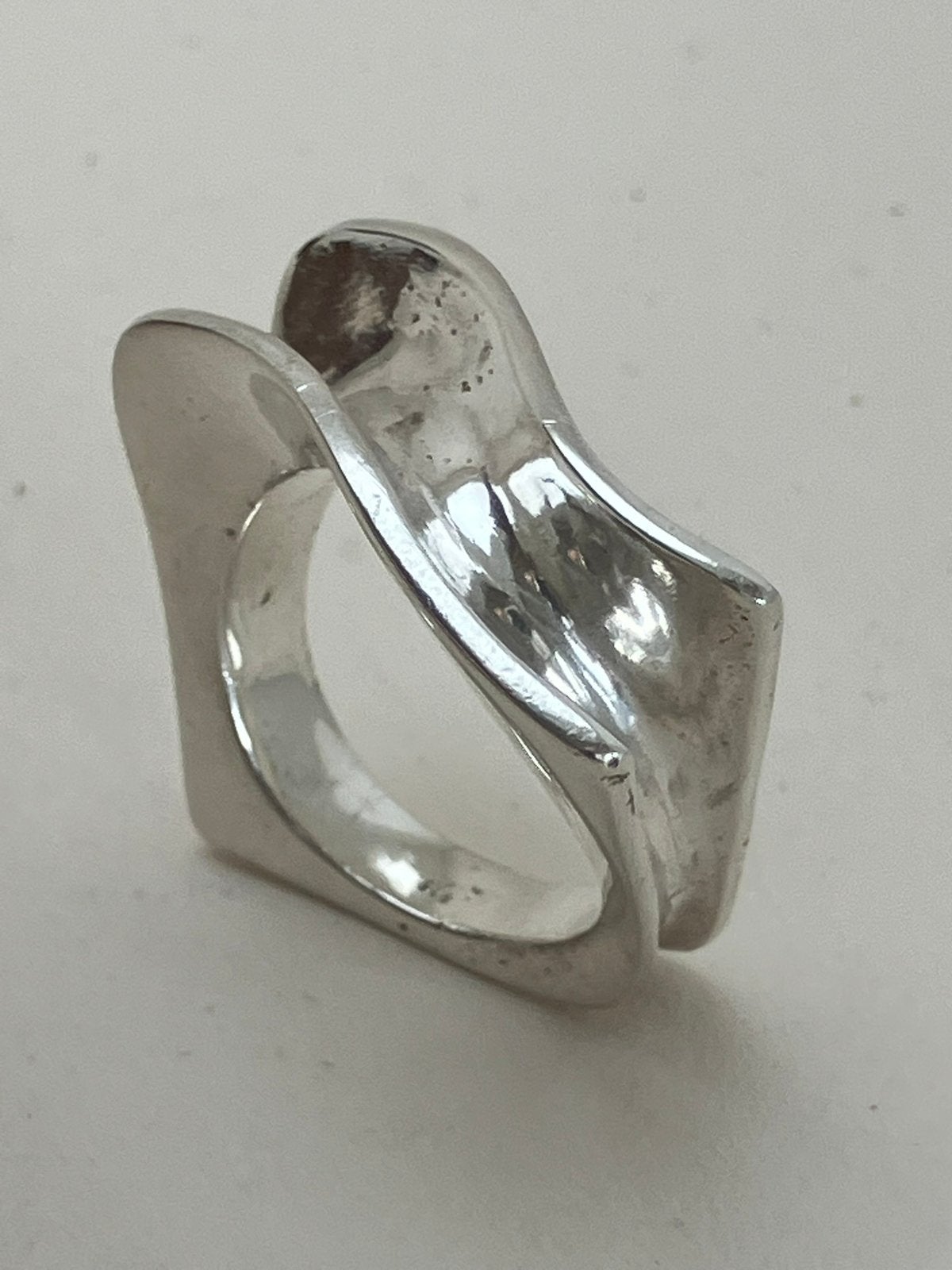 Zilveren design ring, 18 tot 19, Ophalen of Verzenden, Zo goed als nieuw, Dame
