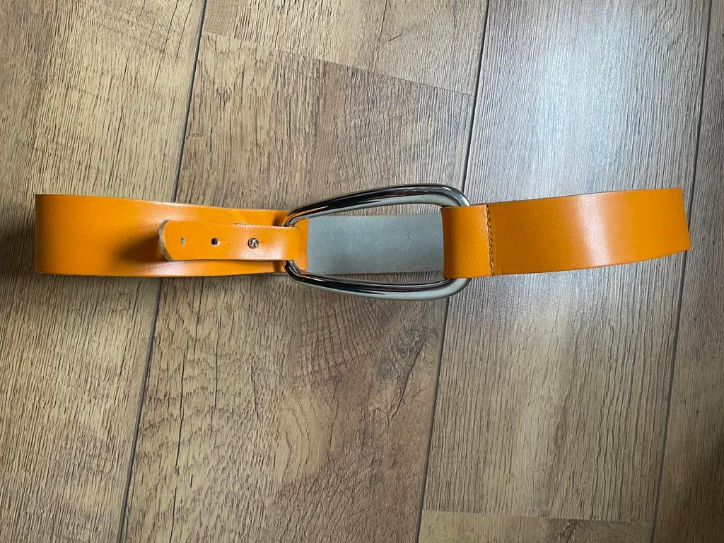 Oranje leren riem met zilverkleurige gesp, Kleding | Dames, Riemen en Ceinturen, Echt leder, Tailleriem, Ophalen of Verzenden