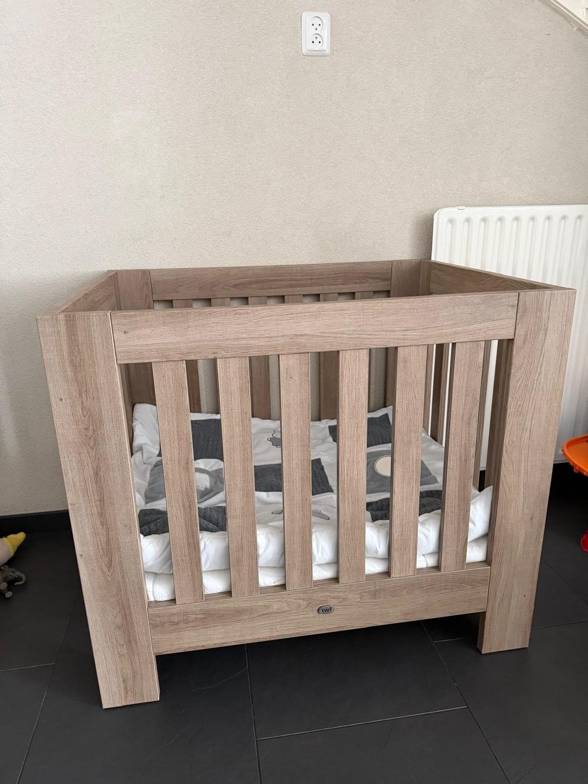 TWF box met matras en boxkleed (COMPLEET), Ophalen, Zo goed als nieuw, Boxkleed