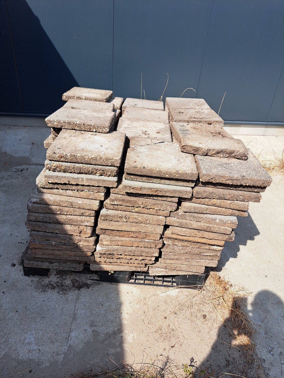 200 gebruikte betontegels 30x30x3 cm, Tuin en Terras, Gebruikt, Ophalen of Verzenden, 10 m² of meer, Beton
