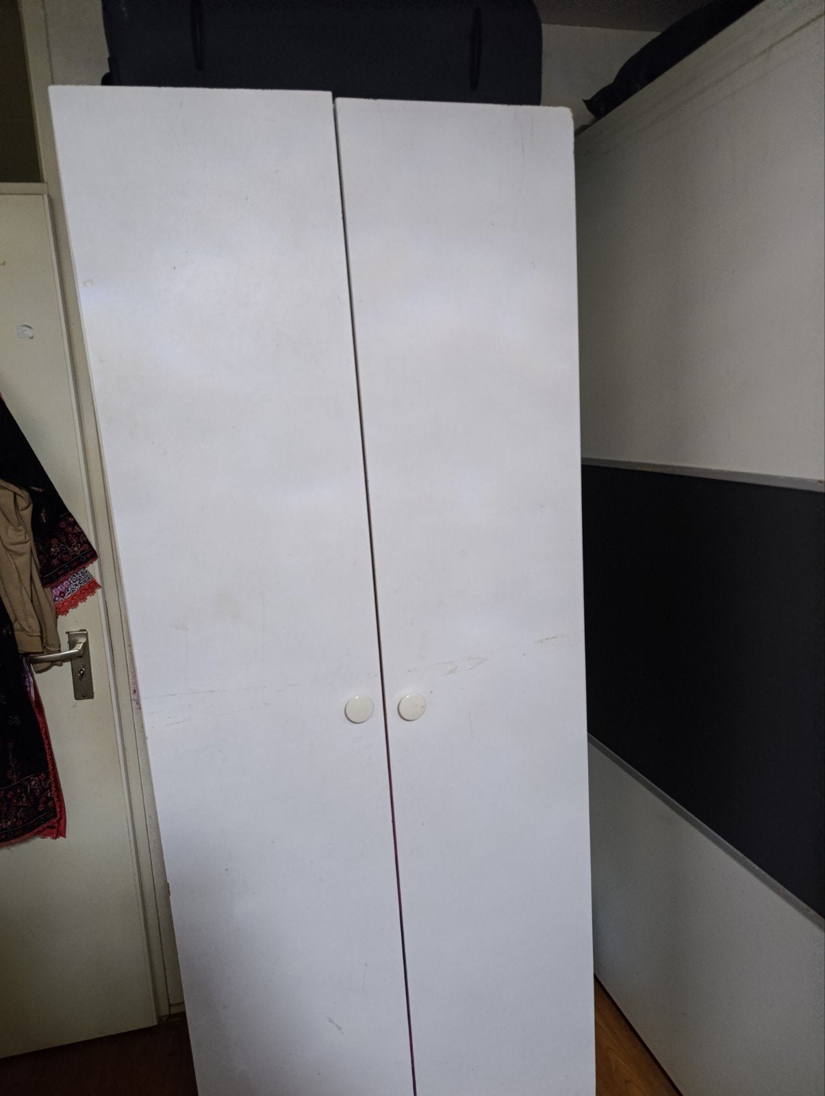 wit kleding kast hij is wel gebruikt hij ziet wel goed uit, Ophalen, Gebruikt, 50 tot 75 cm, 150 tot 200 cm