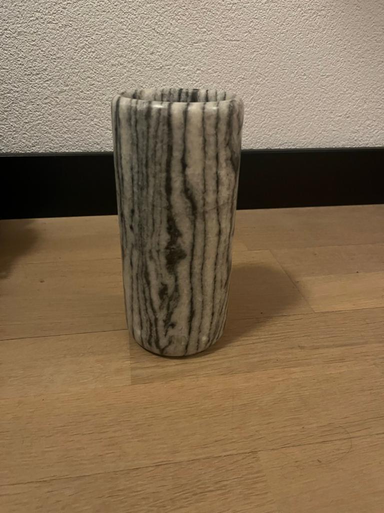 H&M Home stenen vaas 21x9cm - Marmerlook, Huis en Inrichting, Steen, Overige kleuren, Ophalen of Verzenden, Zo goed als nieuw