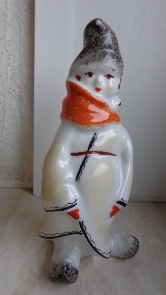 Vintage beeldje Jongen in winterjas Oekraïne, Ophalen, Zo goed als nieuw, Mens