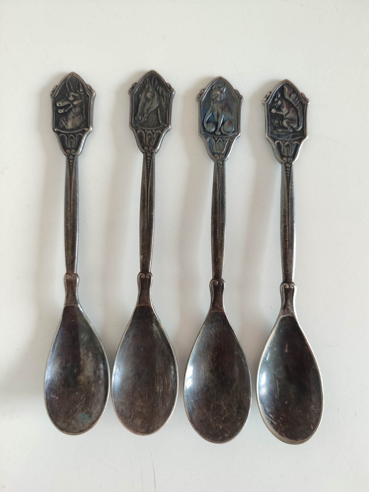 set van 4 vintage lepels dierenbescherming zwaar verzilverd, Ophalen