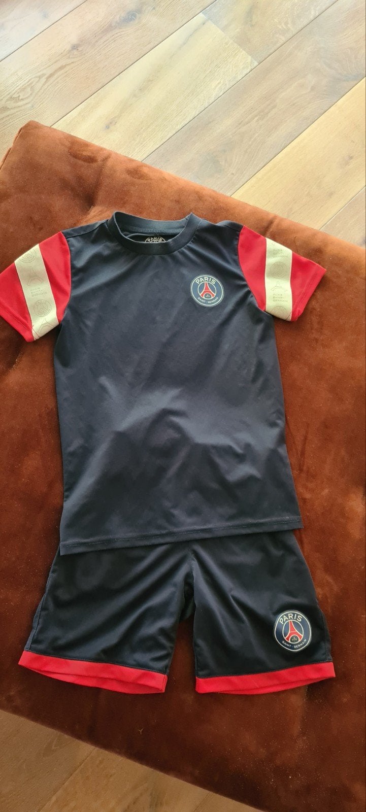 PSG Voetbaltenue voor kinderen maat 128 - Shirt en Broekje, Ophalen of Verzenden, Zo goed als nieuw, Paris Saint-Germain, Jongen of Meisje