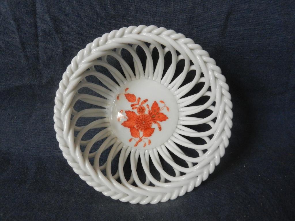Gevlochten schaaltje porselein rode bloemtak Herend d 9,1 cm, Ophalen of Verzenden