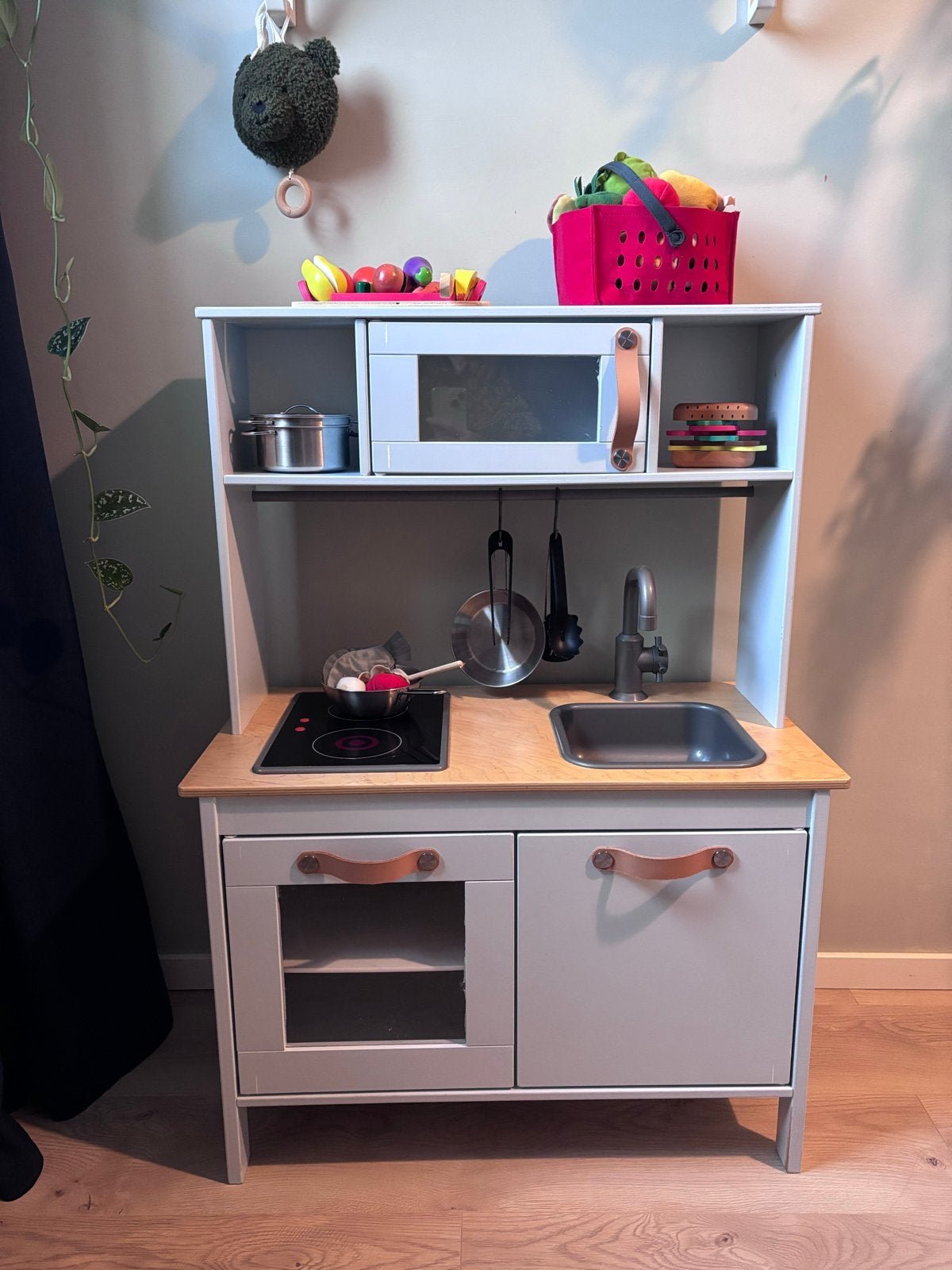 Lichtblauw IKEA keukentje met leren handgrepen + speelgoed, Ophalen, Gebruikt, Hout, Speelkeuken