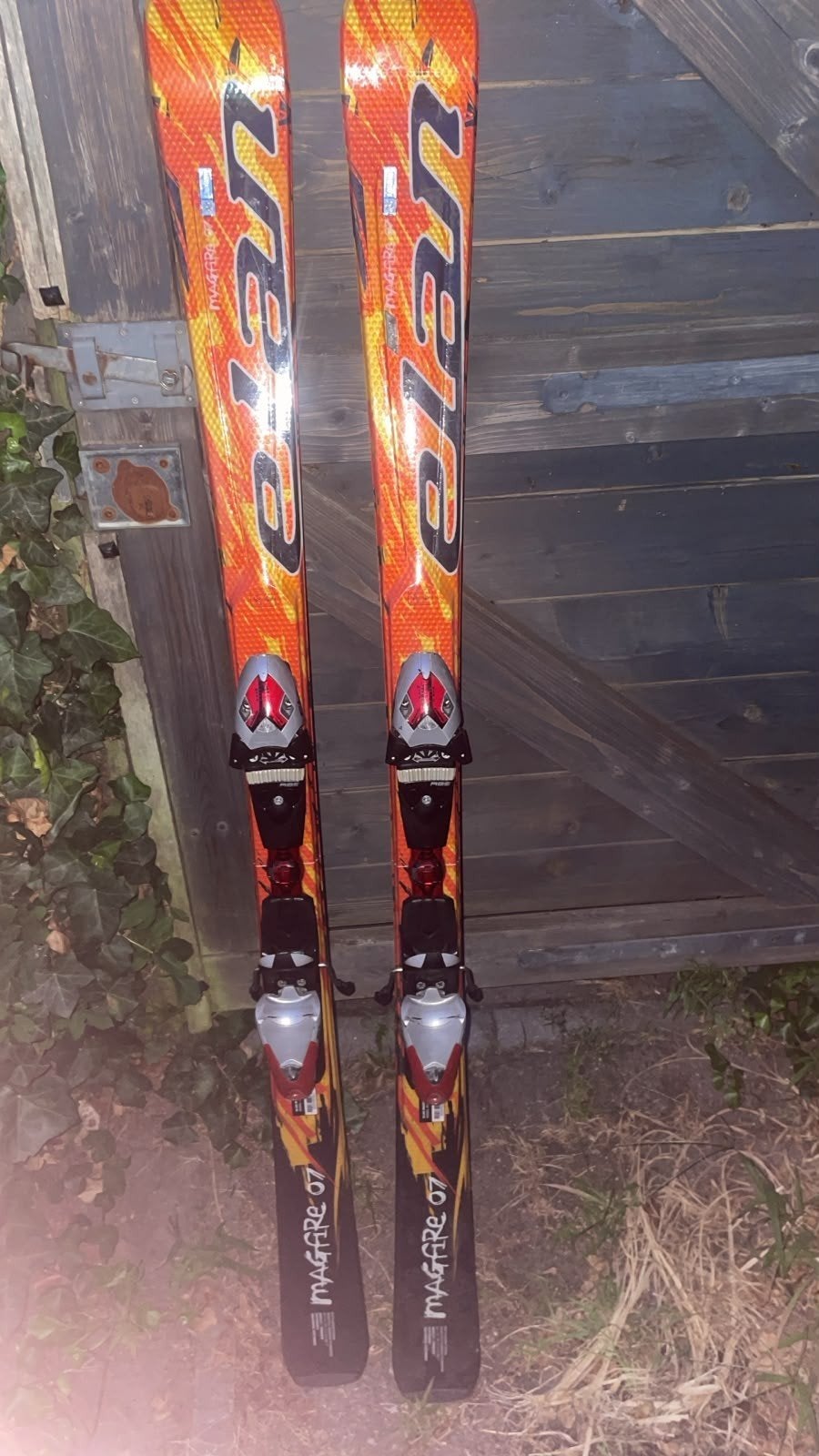 Elan Magfire 07 ski's - Zo goed als nieuw, 140 tot 160 cm, Ophalen of Verzenden, Zo goed als nieuw, Carve