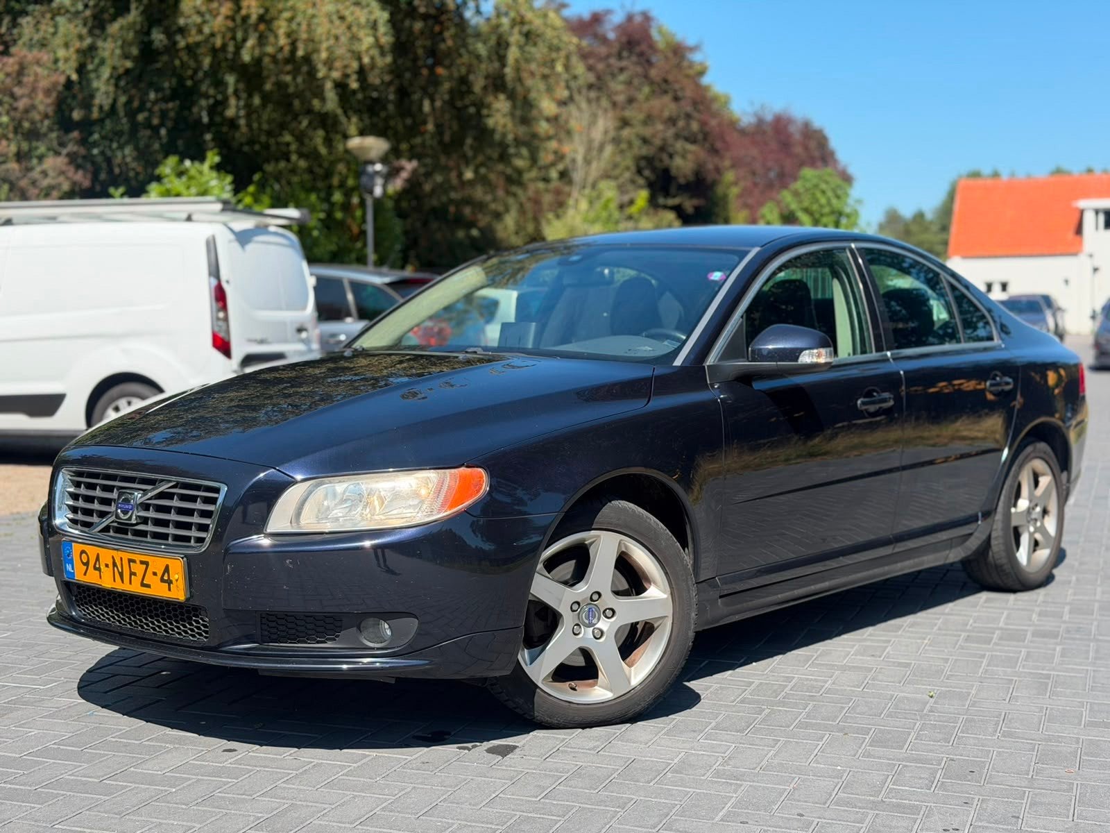Volvo S80 2.4 D5 Momentum/Automaat/Airco/Leer/PDC/LMV/, Euro 5, 15 km/l, Gebruikt, 2000 kg