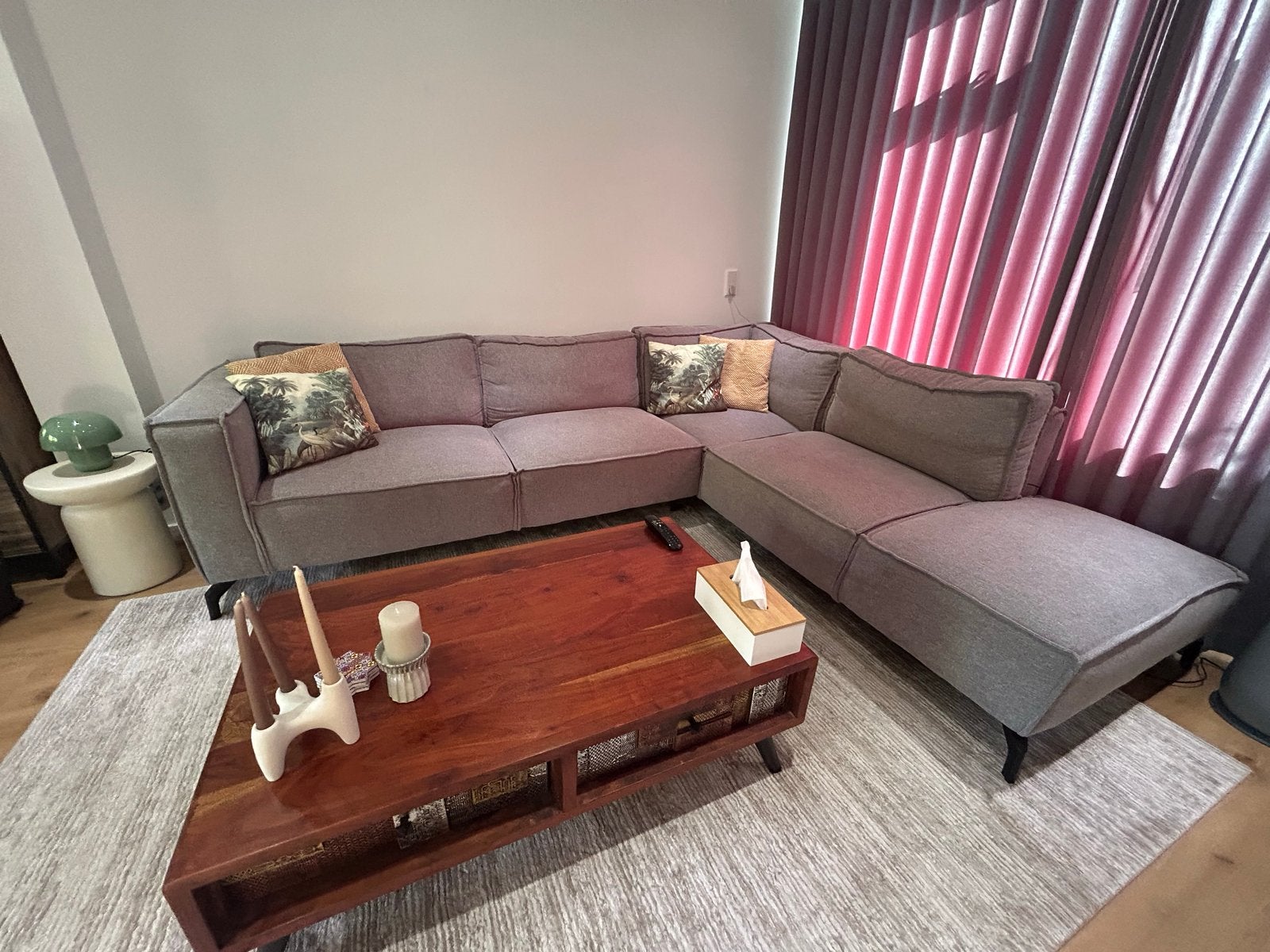 Comfortabele grijze hoekbank met chaise longue., 250 tot 300 cm, Gebruikt, Hoekbank, Ophalen of Verzenden