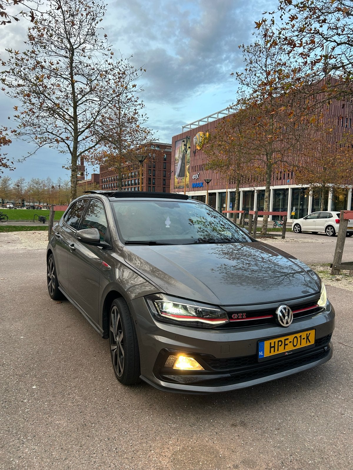 Volkswagen Polo GTI 2.0 (SCHADE LEES BESCHRIJVING), Auto's, Volkswagen, Zwart, 4 cilinders, 1984 cc, Adaptive Cruise Control