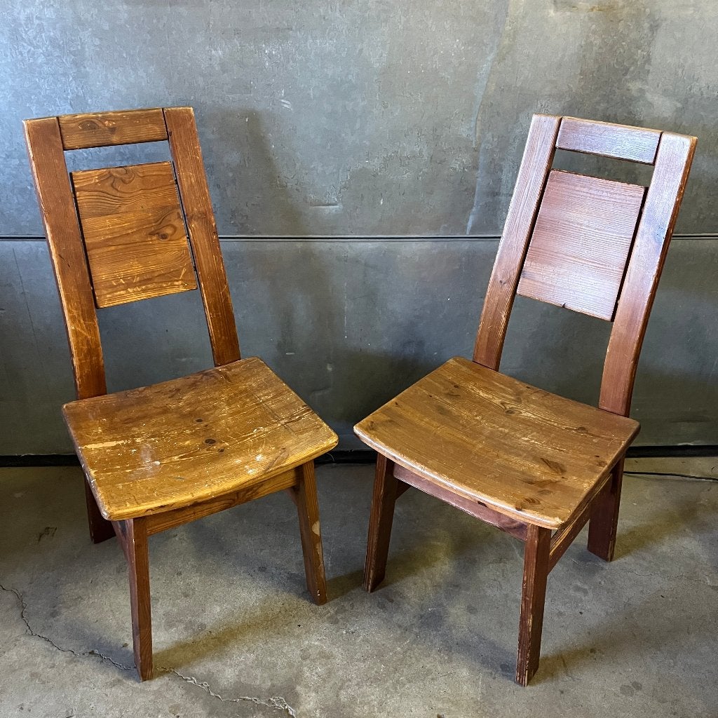 Set van 2 vintage vurenhouten stoelen Tapiovaara Laukaan Puu, Gebruikt, Overige kleuren, Ophalen of Verzenden, Hout