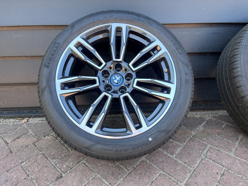 Nieuwe BMW 5 serie i5 / G60 G61 Styling 935 M 19 inch / 935M, Auto-onderdelen, Banden en Velgen, 245 mm, BMW Germany, Banden en Velgen
