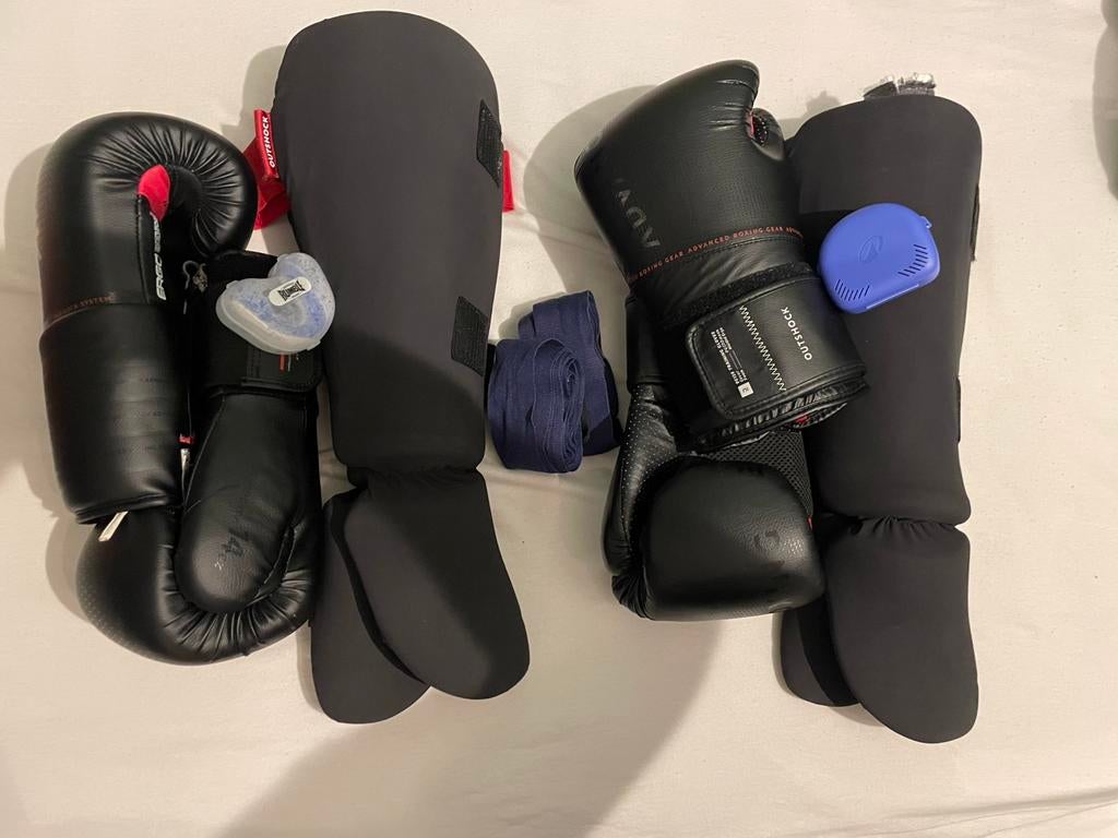 2 setjes kickboks gear, Sport en Fitness, Boksen, Ophalen of Verzenden, Gebruikt, Boks-accessoire
