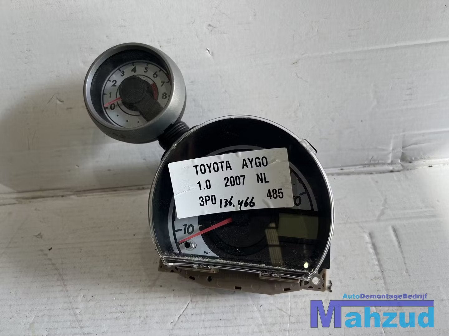 TOYOTA AYGO km teller toerenteller zekeringkast 838000H011A, Auto-onderdelen, Dashboard en Schakelaars, Info@toyota.co.jp, Gebruikt