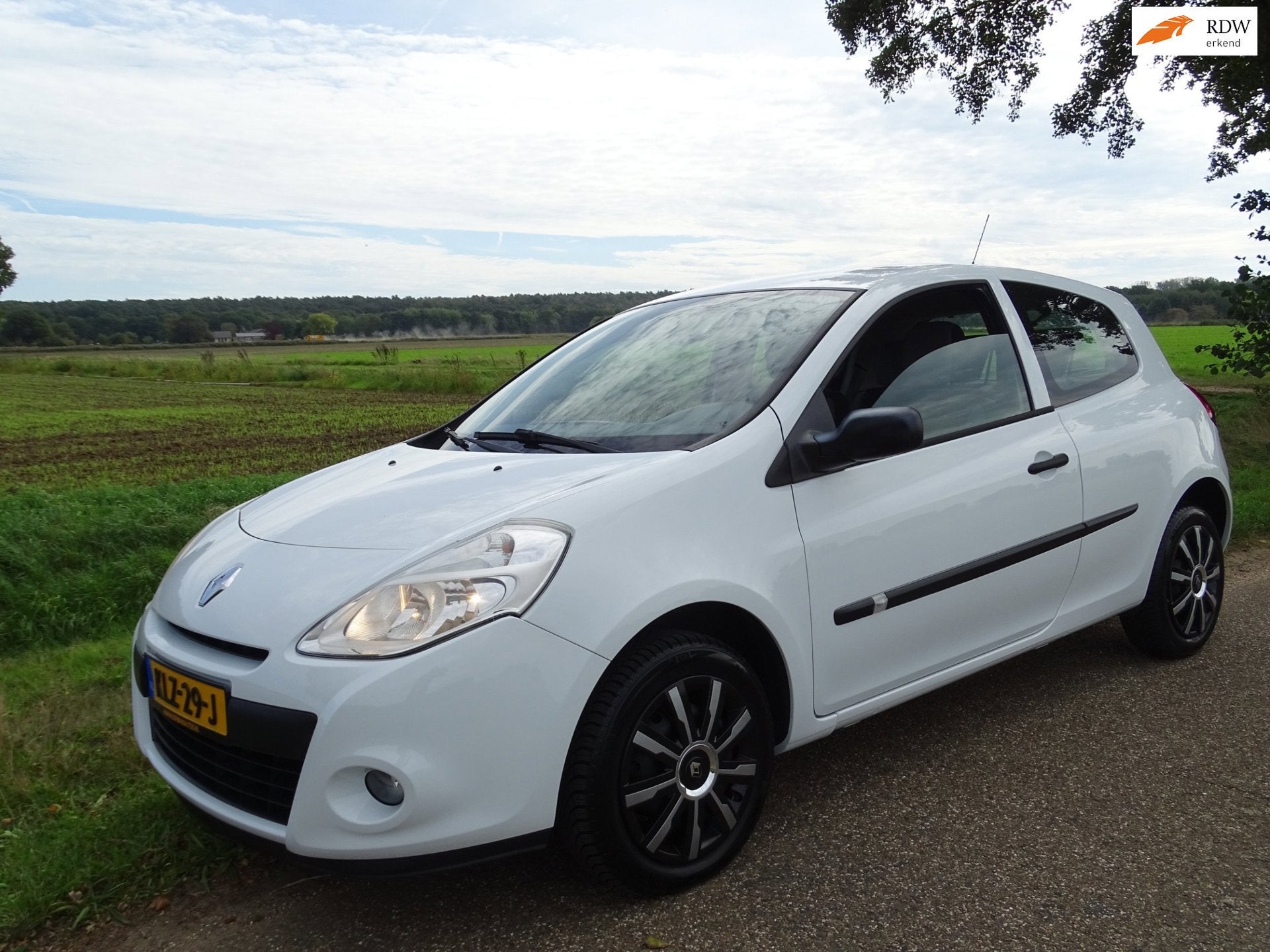 Renault CLIO 1.2-16V Special Line, Auto's, Voorwielaandrijving, Gebruikt, 4 cilinders, 1055 kg