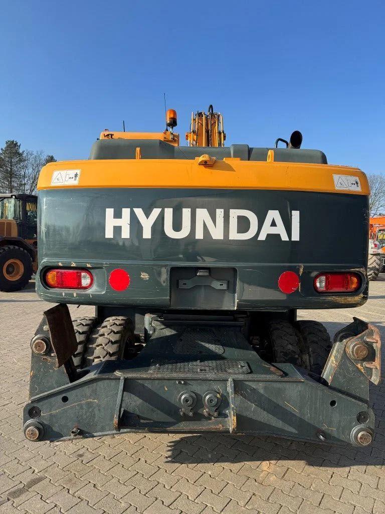 Hyundai 210-W9 LOW HOURS! 3200 HR BLADE AND STAMPS !, Zakelijke goederen, Machines en Bouw | Kranen en Graafmachines, Graafmachine