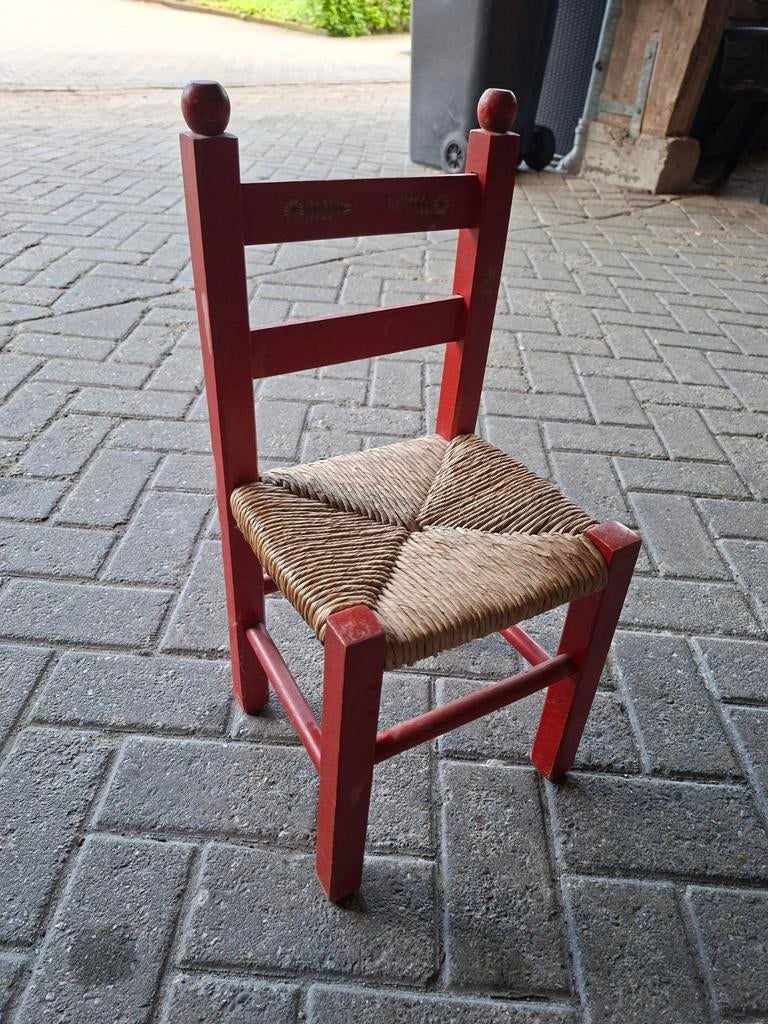 Set van 2 rieten kinderstoeltjes, rood en groen, Huis en Inrichting, Stoelen, Ophalen, Gebruikt, Twee, Overige kleuren
