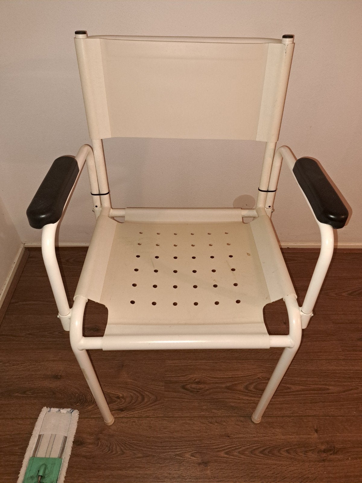 Witte douchestoel met armleuningen, Ophalen, Gebruikt, Modern, functioneel, Wit
