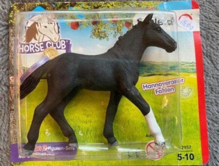 Schleich Zwart Hannoveraan Veulen ~ Horse Club 82957, Ophalen of Verzenden, Zo goed als nieuw, Paard, Beeldje of Figuurtje