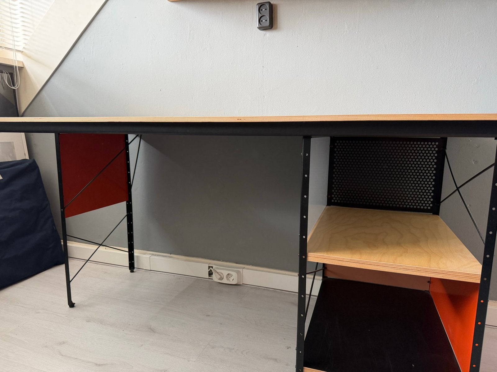 Vitra Eames Desk Unit EDU Bureau - Charles & Ray Eames, Huis en Inrichting, Ophalen, Gebruikt, Hout, Overige merken