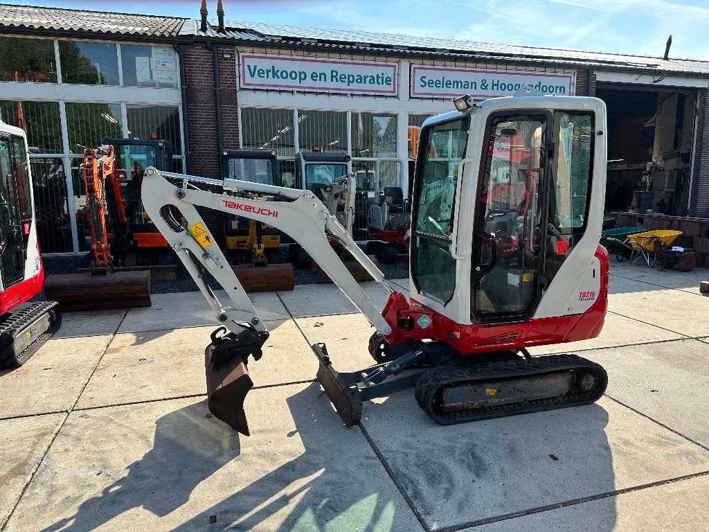 Takeuchi TB 216 A gereserveerd (bj 2017), Graafmachine