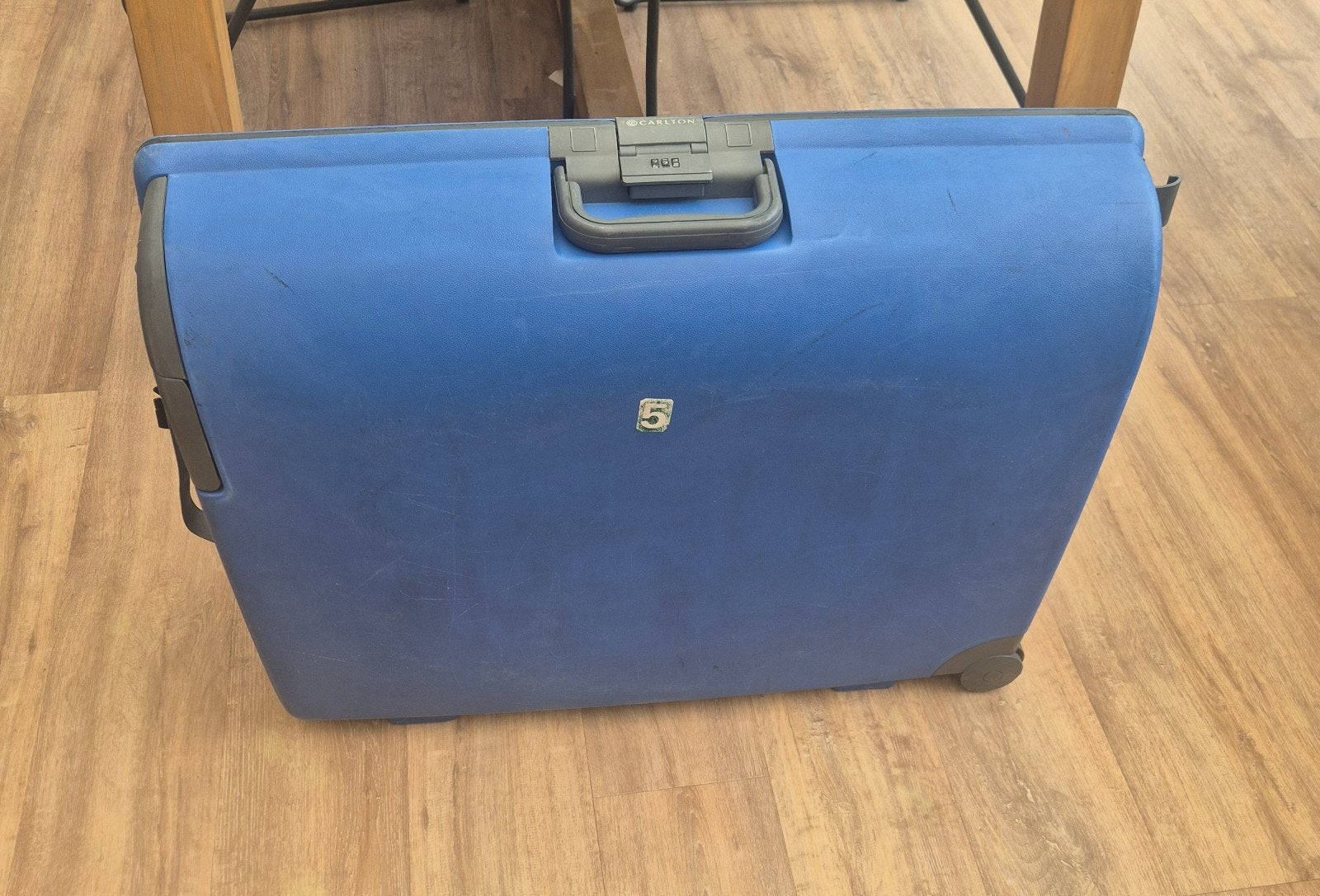 Carlton koffer blauw met slot en wieltjes, Gebruikt, Hard kunststof, 70 cm of meer, Ophalen