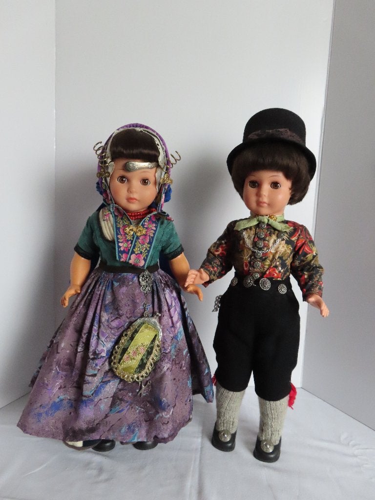 Wij verzorgen Klederdracht poppen Antiek of modern., Verzamelen, Ophalen of Verzenden, Nieuw, Pop