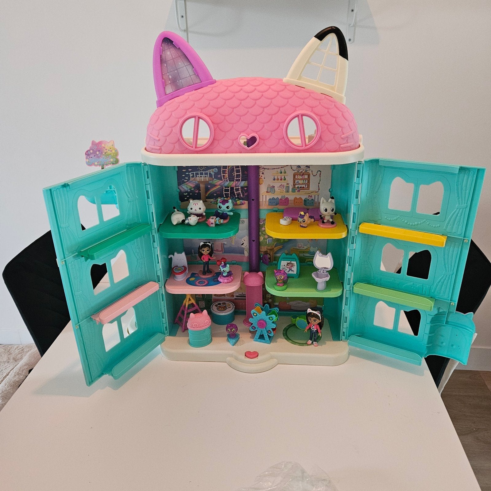 Gabby's poppenhuis, Ophalen, Poppenhuis