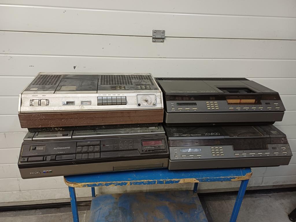 Video cassette recorders, Ophalen
