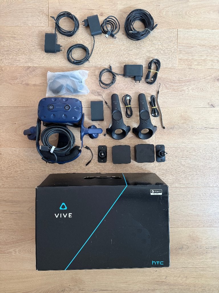 HTC Vive Pro (1st gen) VR Full Kit, Spelcomputers en Games, Ophalen of Verzenden, Gebruikt, VR-bril, Pc
