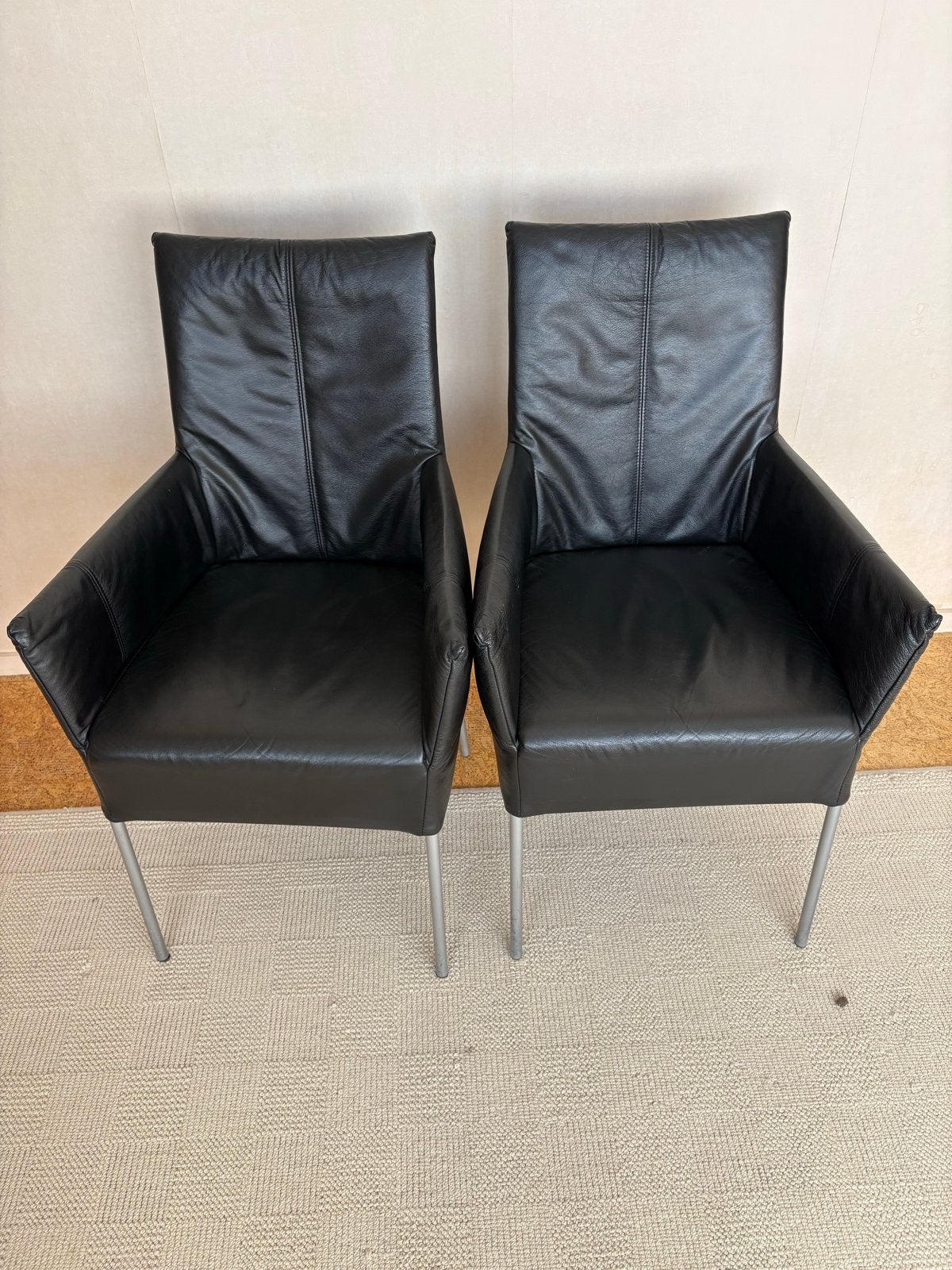 2x Zwarte Leren Eetkamerstoelen met Armleuningen, Huis en Inrichting, Stoelen, Ophalen, Gebruikt, Twee, Zwart