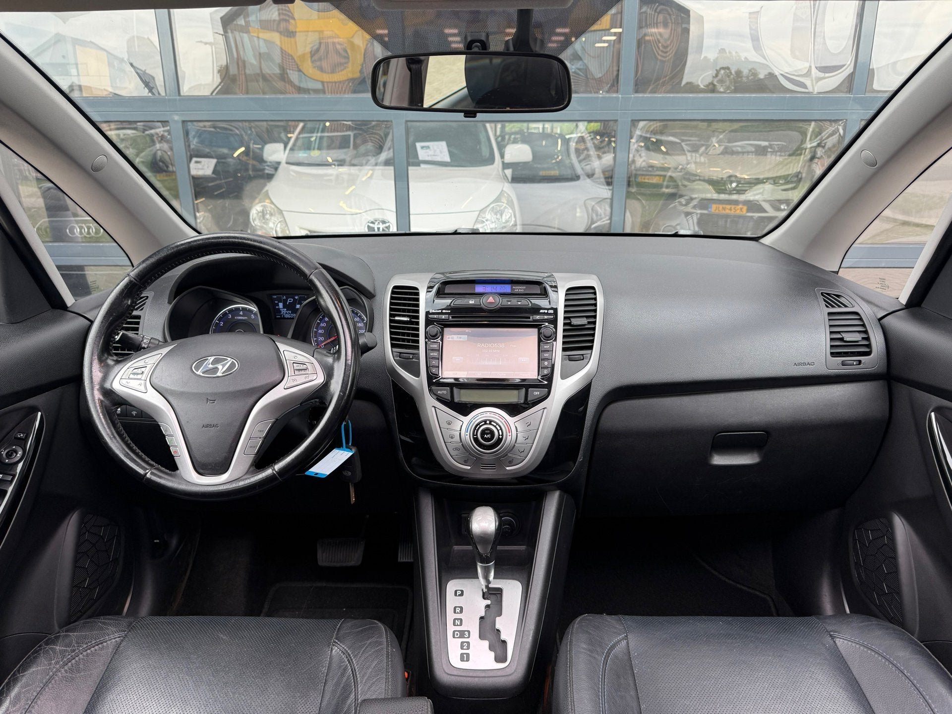 Hyundai Ix20 1.6i i-Catcher Aut/Pano/Climate/Leder/Camera/Cr, Auto's, Euro 5, 1591 cc, 4 cilinders, Bedrijf