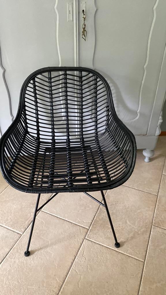 Zwarte wickerstoel draadstoel/rotan stoel, Huis en Inrichting, Stoelen, Ophalen, Zo goed als nieuw, Zwart, Eén