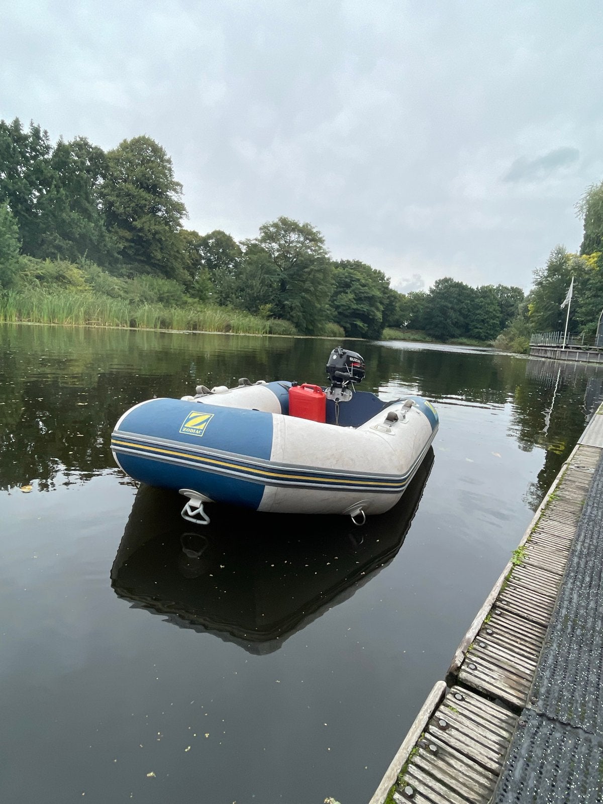 Zodiac rubberboot met Suzuki 2,5 pk motor en accessoires, Ophalen, Gebruikt