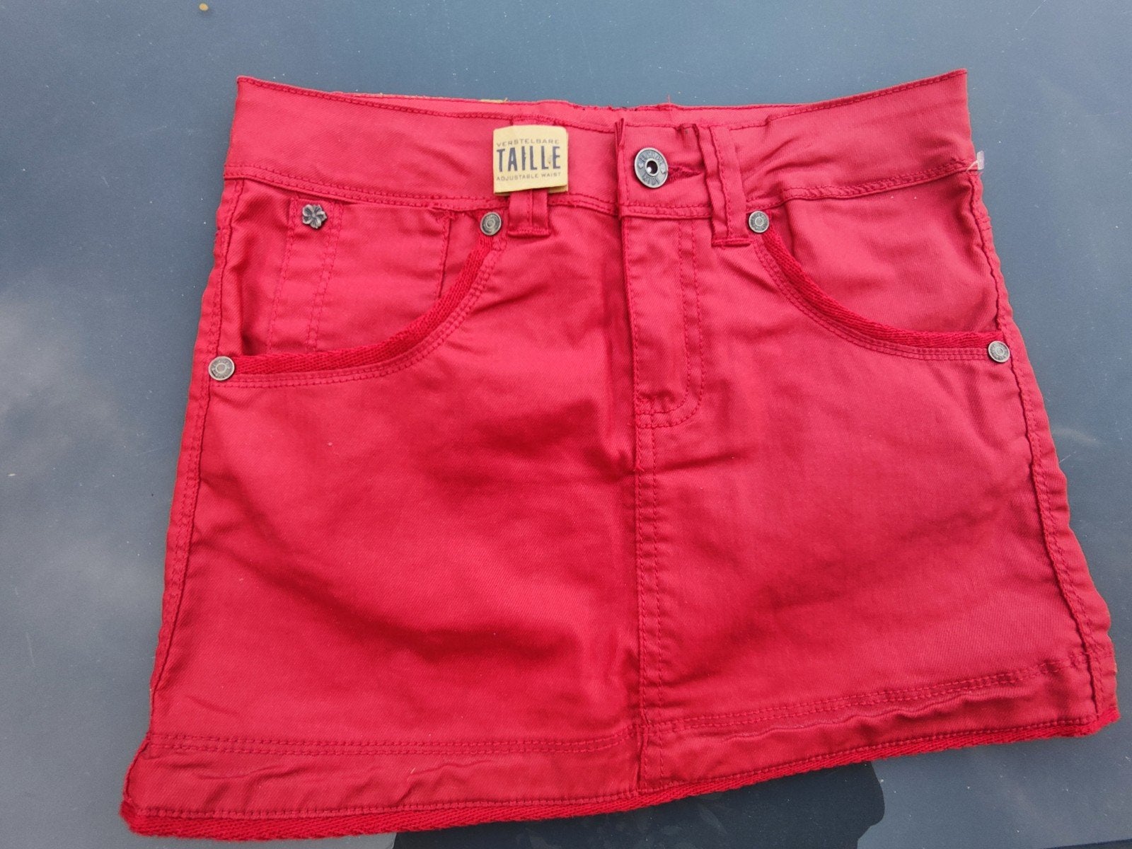 Nieuw rood rokje voor meisjes - Verstelbare taille, Kinderen en Baby's, Kinderkleding | Maat 140, Europe Kids, Meisje, Nieuw, Ophalen of Verzenden