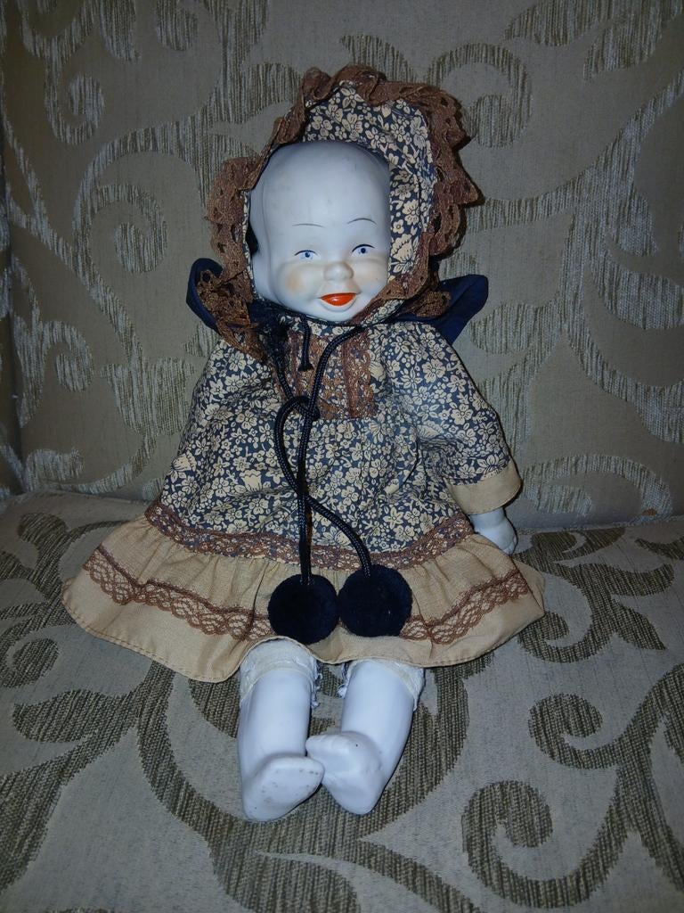 Antieke Porseleinen Babypop met Bloemenjurk, Ophalen of Verzenden, Gebruikt, Babypop