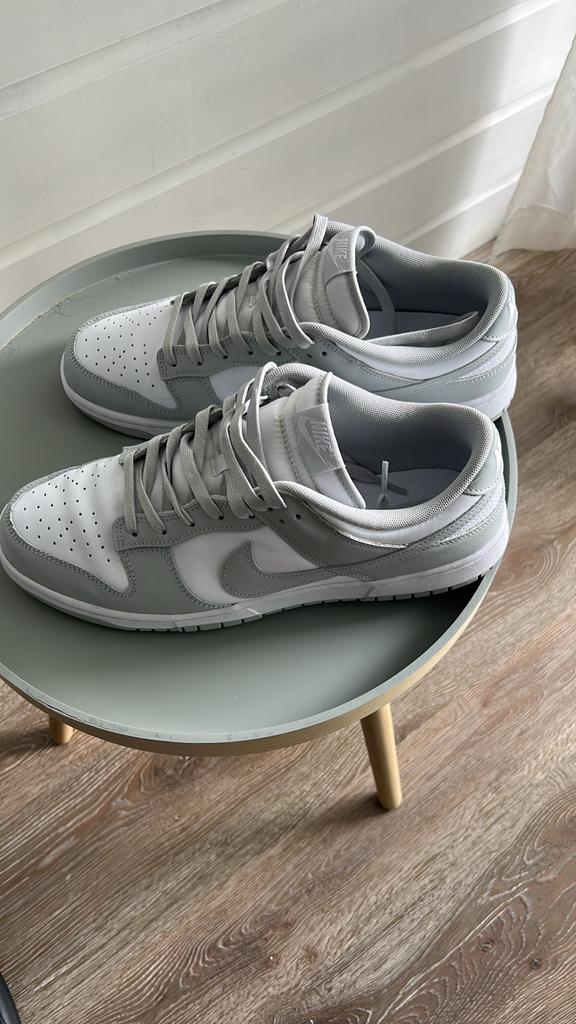 Nike Dunk Low sneakers grijs wit, Kleding | Heren, Schoenen, Zo goed als nieuw, Sneakers of Gympen, Overige kleuren, Ophalen of Verzenden