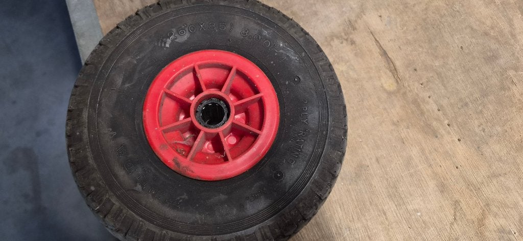 1 steekwagenwiel € 5.-, Doe-het-zelf en Verbouw, Transportwagens, 100 liter of meer, Ophalen, Zo goed als nieuw, Transportkar