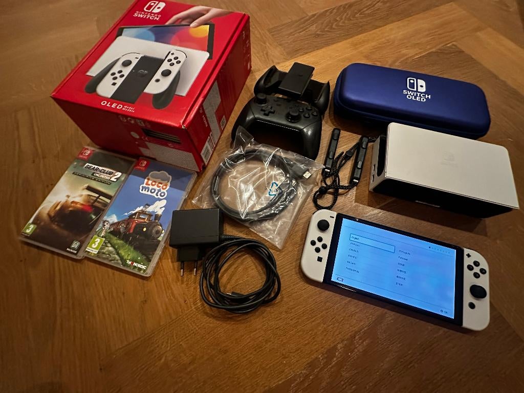 Nintendo Switch OLED, Spelcomputers en Games, Spelcomputers | Nintendo Switch, Gebruikt, Switch OLED, Met 2 controllers, Met games