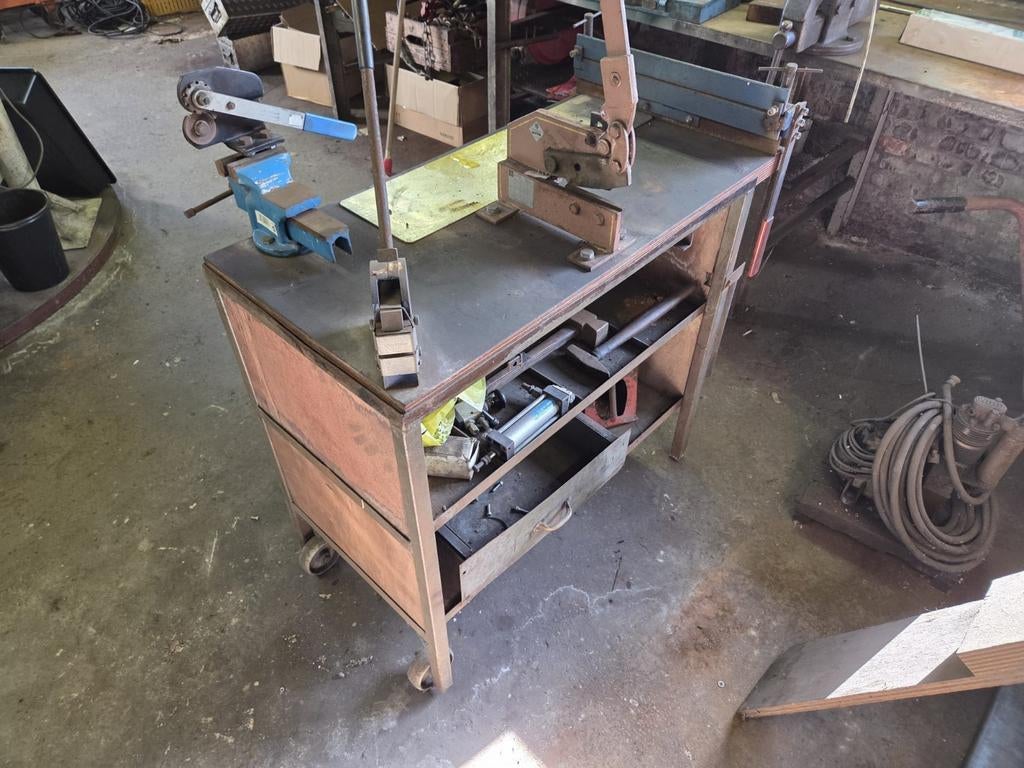 Plaatwerk gereedschap op kar, Auto diversen, Autogereedschap, Ophalen