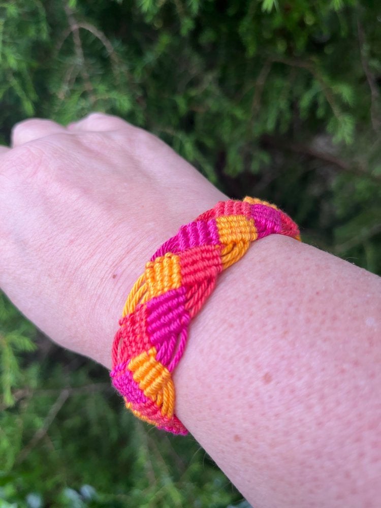 Armbandje macrame fushia abricot watermelon, Overige materialen, Overige kleuren, P Gillisstr, Nieuw