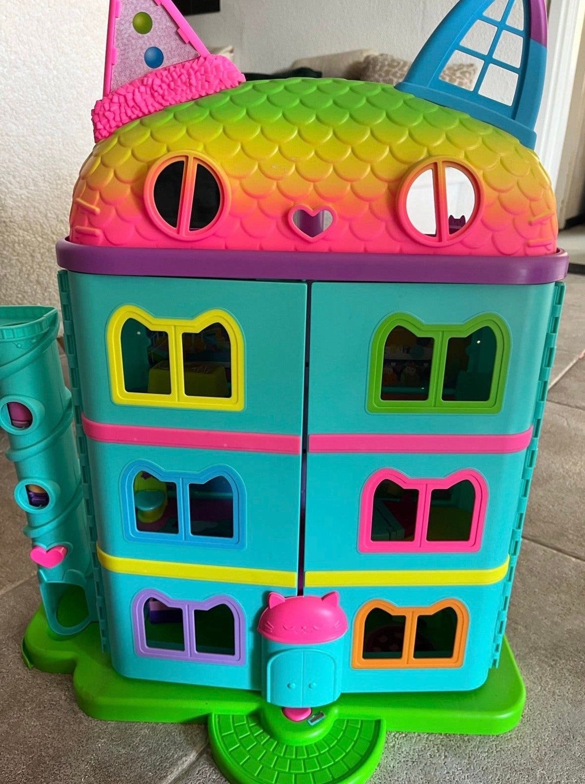 Gaby poppenhuis met uitbreidingssets en figuurtjes, Ophalen, Gebruikt, Poppenhuis