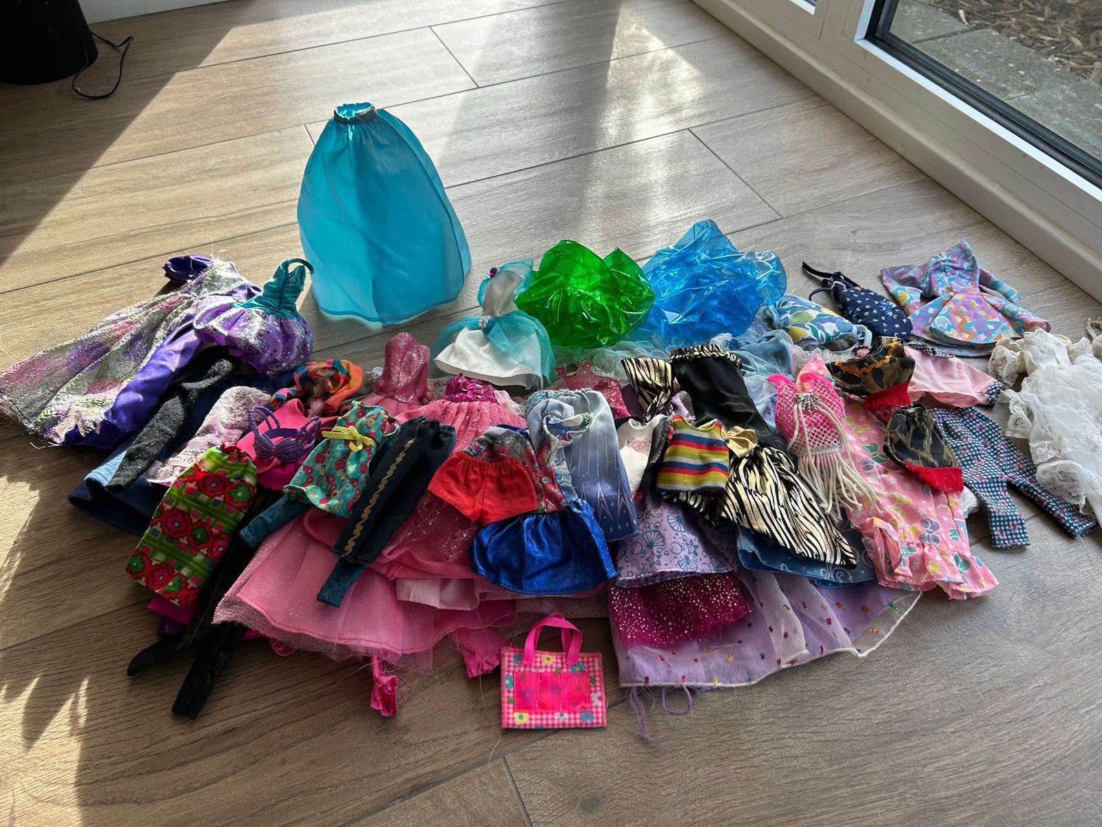 Grote partij Barbie kleding, Kinderen en Baby's, Speelgoed | Poppen, Ophalen of Verzenden, Gebruikt, Barbie