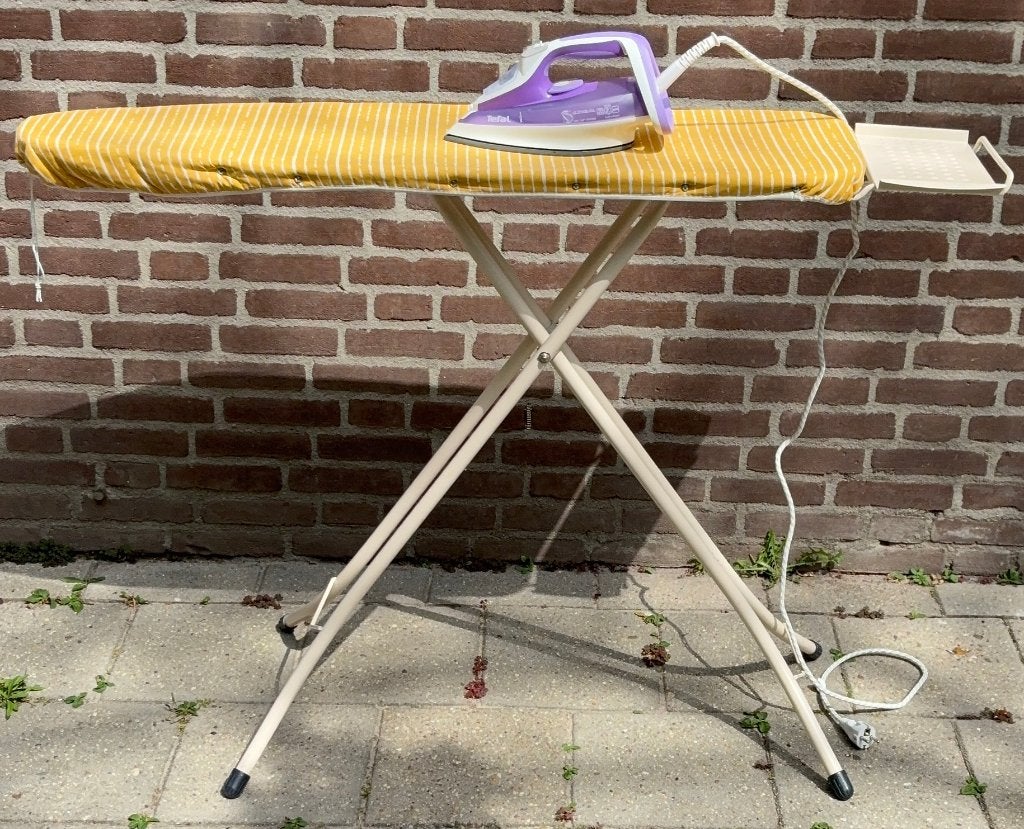 strijkplank, Witgoed en Apparatuur, Strijkijzers en Strijkplanken, Ophalen, Gebruikt, Strijkijzer met snoer