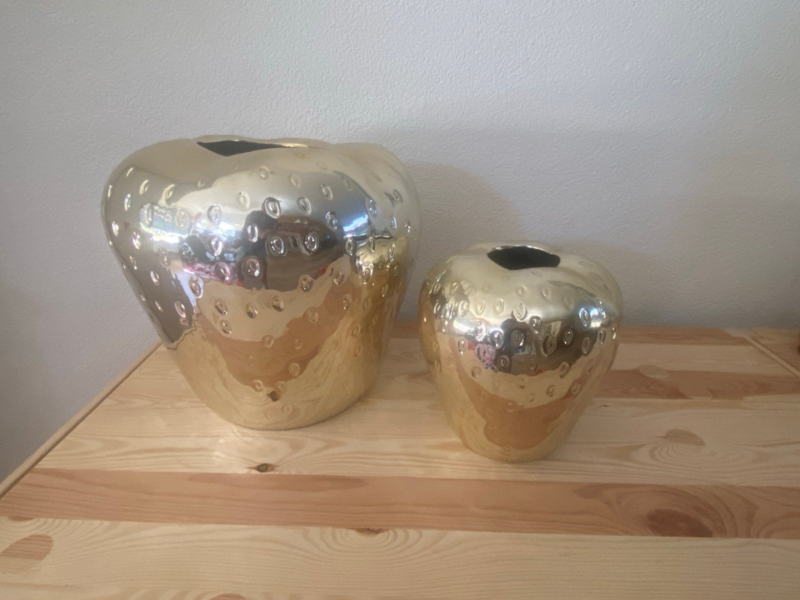 Set van 2 gouden aardbei vaas/ vazen/ bloempotten, Antiek en Kunst, Antiek | Vazen, Ophalen