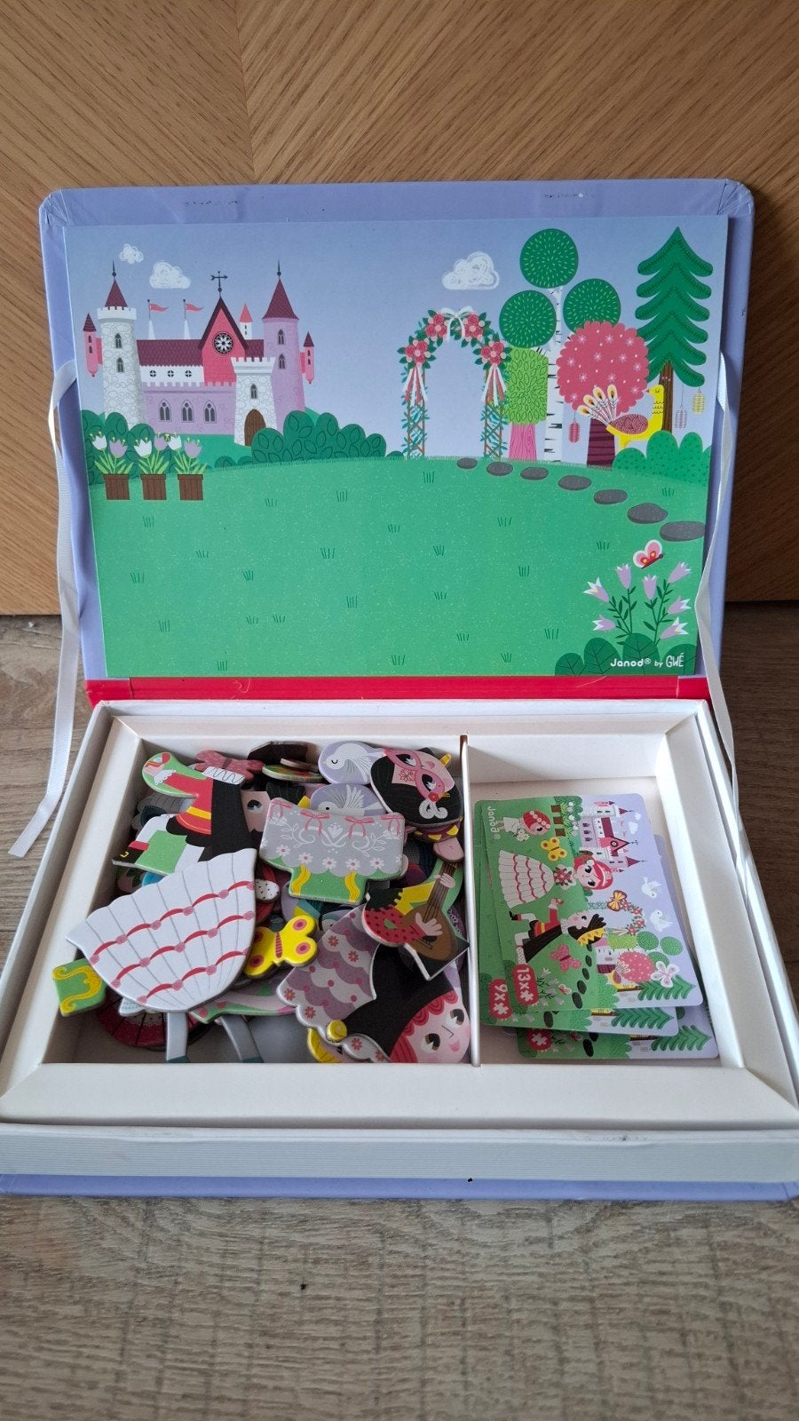 Janod magneti'book magneetpuzzel prinsessen, Ophalen, Zo goed als nieuw, Puzzelen